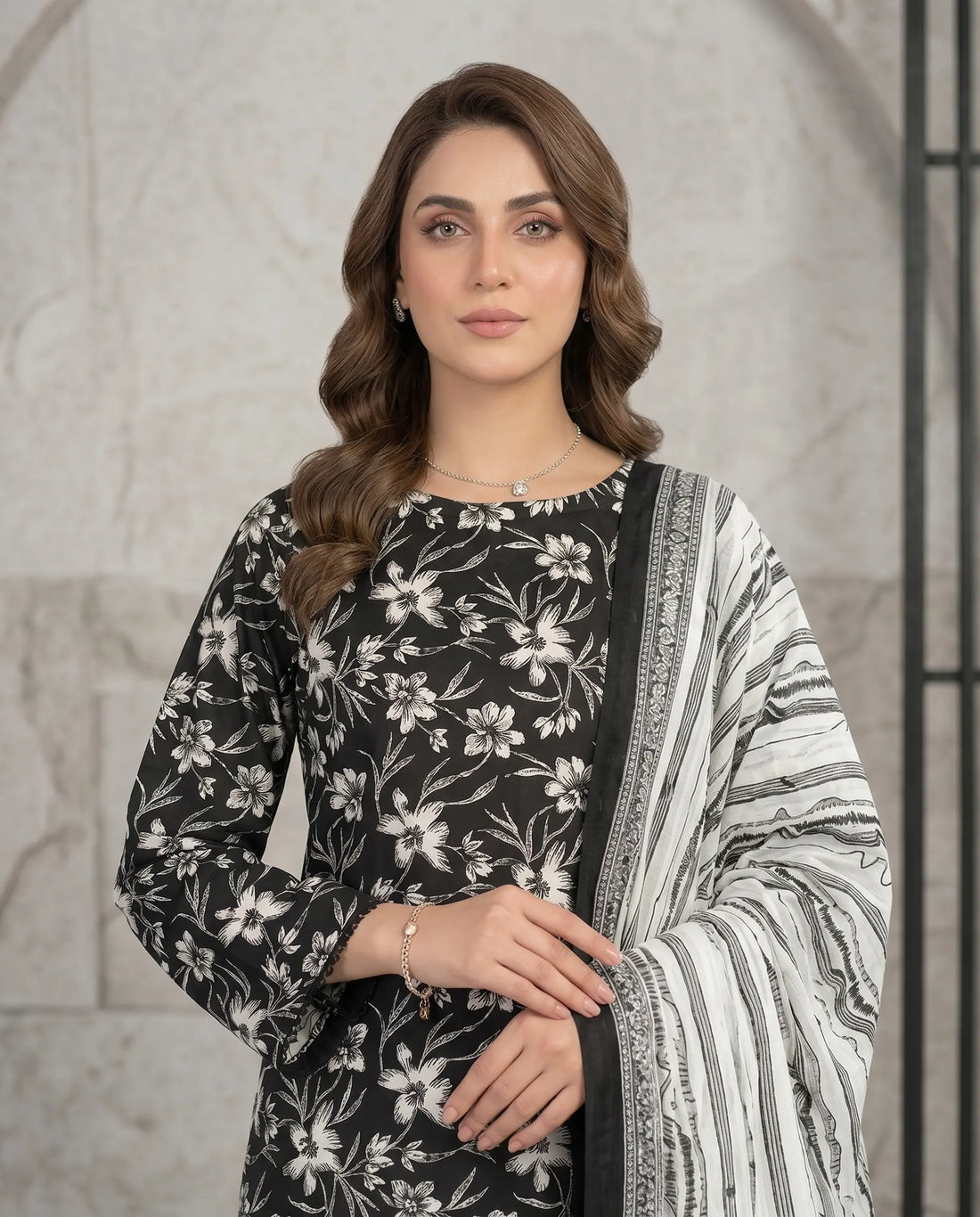 Monochrome Grace – A1004